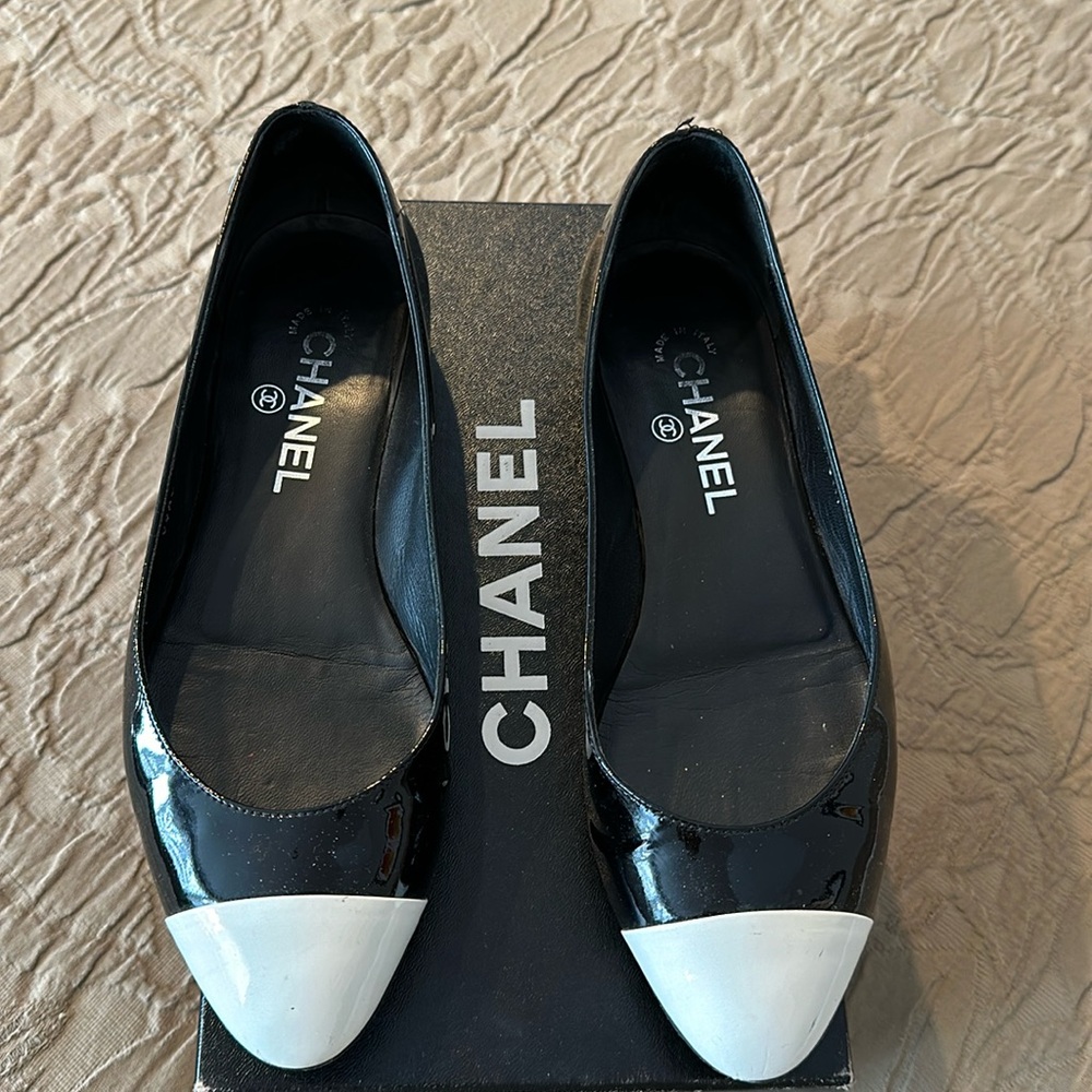 Chanel flat shoes size 38.5 or American 7